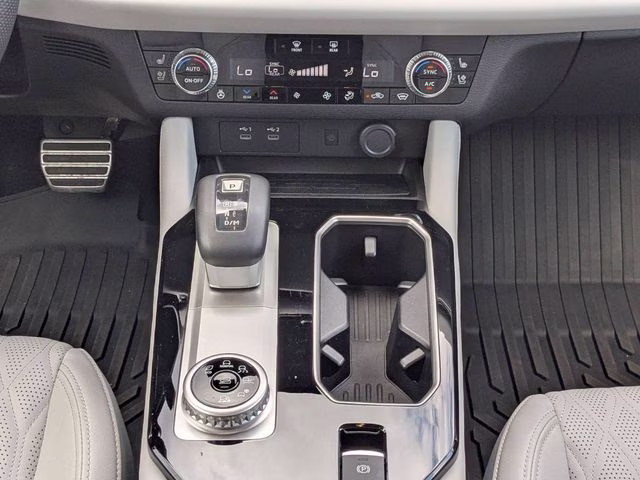 2025 Black Diamond/Alloy Silver Roof Mitsubishi Outlander Platinum Edition AWD SUV
