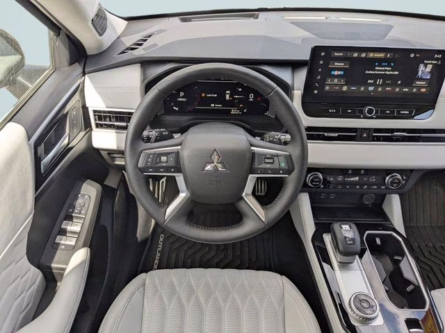 2025 Black Diamond/Alloy Silver Roof Mitsubishi Outlander Platinum Edition AWD SUV