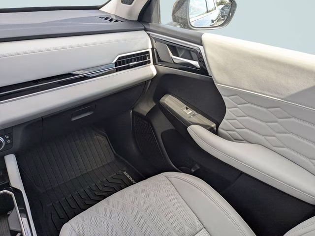 2025 Black Diamond/Alloy Silver Roof Mitsubishi Outlander Platinum Edition AWD SUV