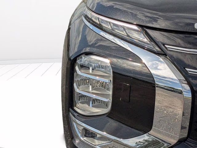 2025 Black Diamond/Alloy Silver Roof Mitsubishi Outlander Platinum Edition AWD SUV