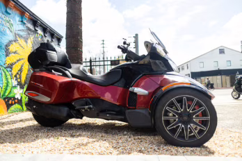2015 RED/BLACK Can Am SPYDER RT