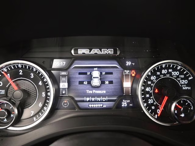 2022 Diamond Black Crystal Pearlcoat Ram 1500 Big Horn/Lone Star 4X4 Truck