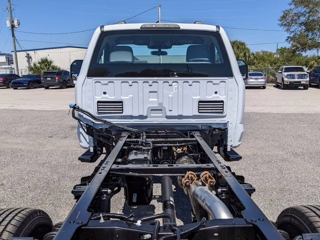 2026 Oxford White Ford Super Duty F-350 DRW XL 4X4 Chassis