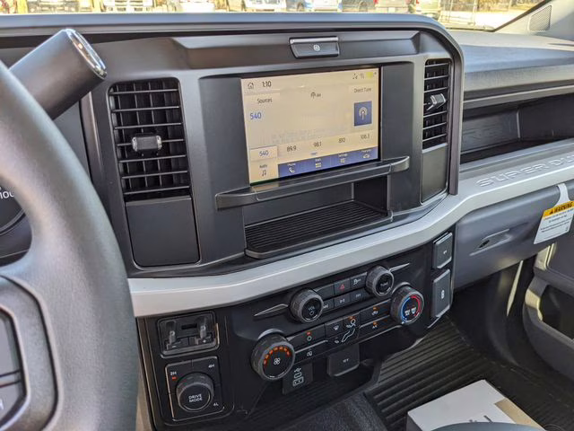 2026 Oxford White Ford Super Duty F-350 DRW XL 4X4 Chassis