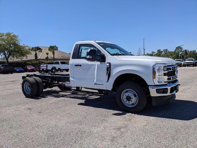 2026 Oxford White Ford Super Duty F-350 DRW XL 4X4 Chassis