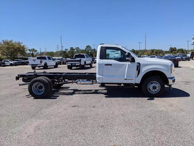 2026 Oxford White Ford Super Duty F-350 DRW XL 4X4 Chassis