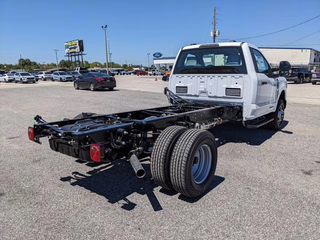 2026 Oxford White Ford Super Duty F-350 DRW XL 4X4 Chassis