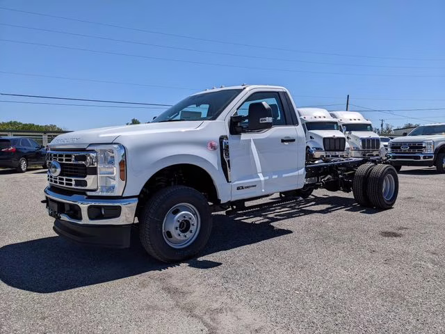 2026 Oxford White Ford Super Duty F-350 DRW XL 4X4 Chassis