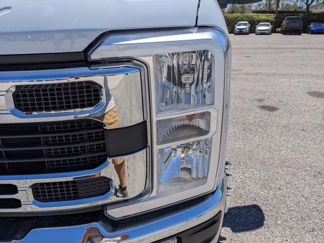 2026 Oxford White Ford Super Duty F-350 DRW XL 4X4 Chassis