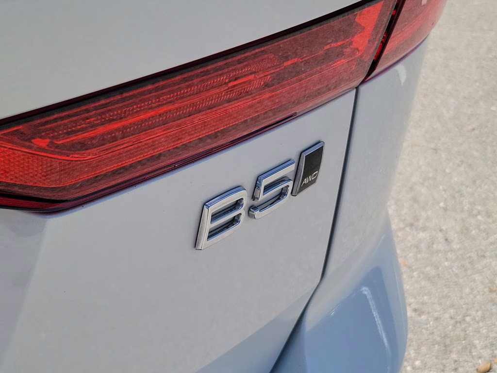 2024 Crystal White Metallic Volvo XC60 Plus Dark Theme AWD SUV