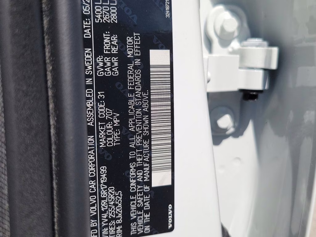 2024 Crystal White Metallic Volvo XC60 Plus Dark Theme AWD SUV