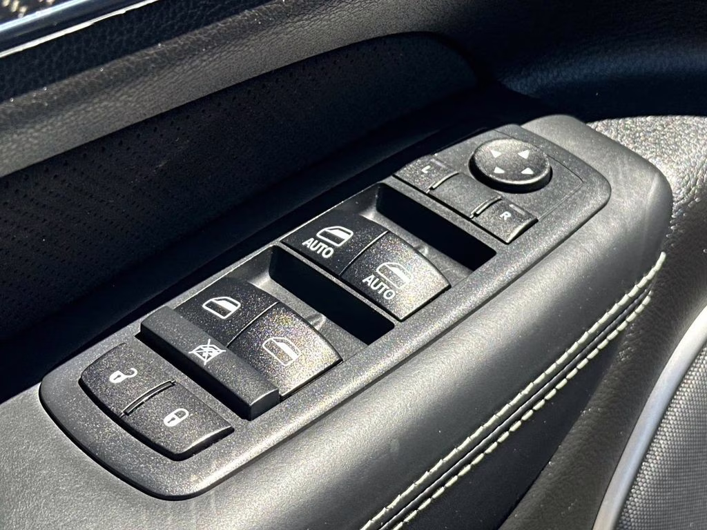 2017 Diamond Black Crystal Pearlcoat Jeep Grand Cherokee SRT 4X4 SUV