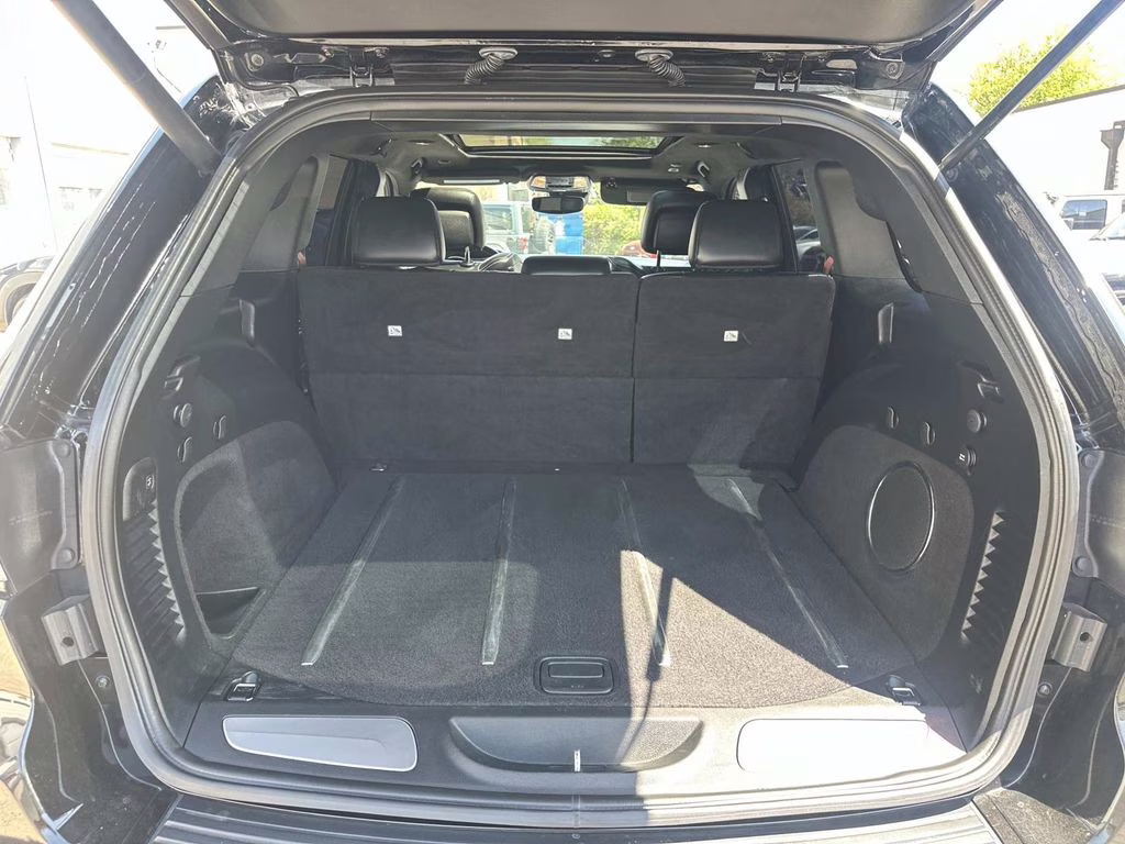 2017 Diamond Black Crystal Pearlcoat Jeep Grand Cherokee SRT 4X4 SUV