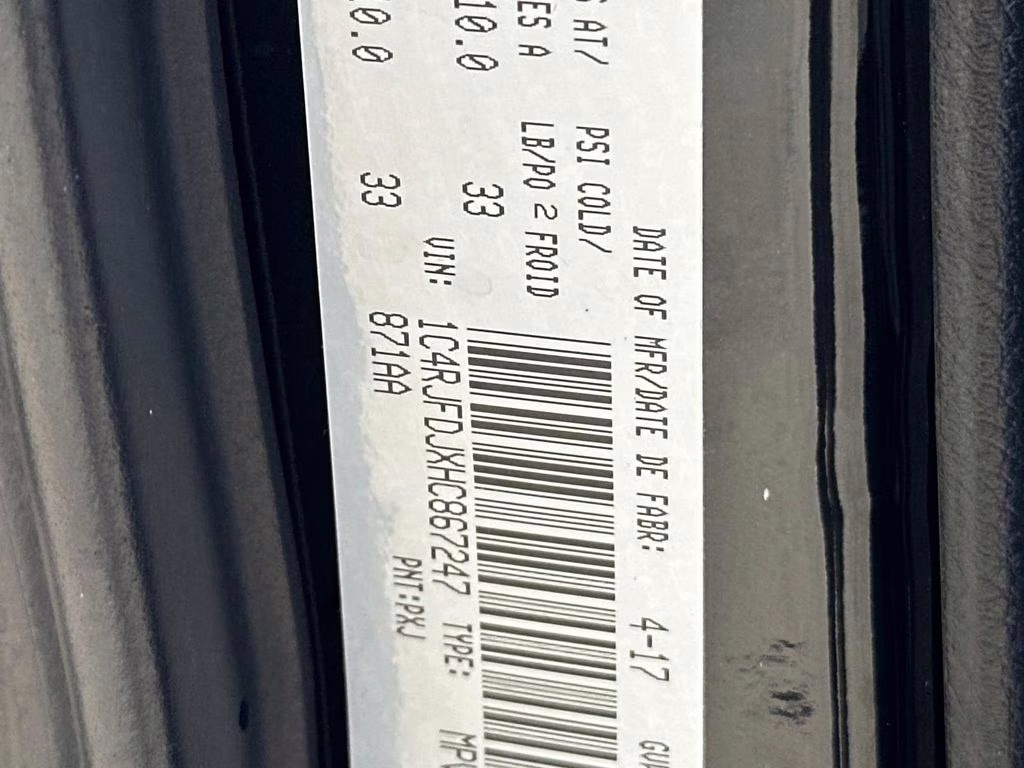 2017 Diamond Black Crystal Pearlcoat Jeep Grand Cherokee SRT 4X4 SUV