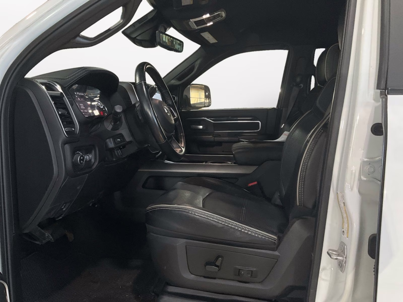 2022 Bright White Clearcoat Ram 3500 Laramie 4X4 Truck