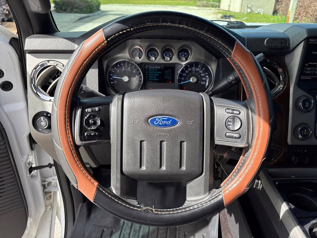 2015 Oxford White Ford Super Duty F-250 SRW Lariat 4X4 Truck