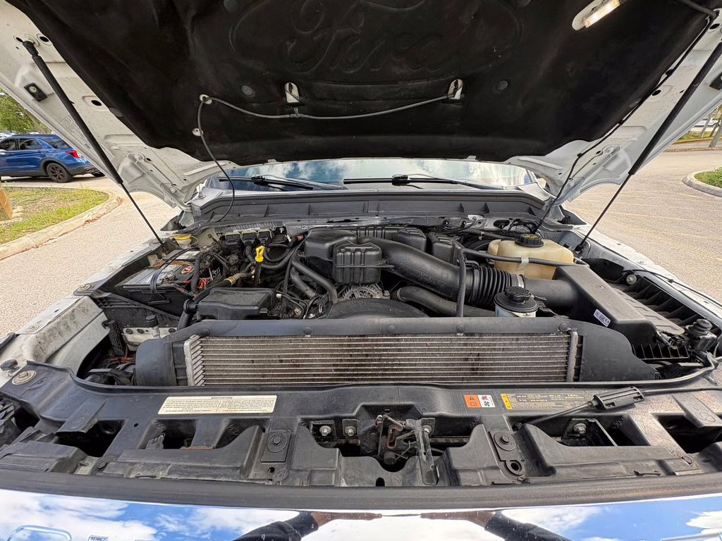 2015 Oxford White Ford Super Duty F-250 SRW Lariat 4X4 Truck