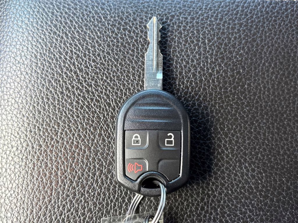 2015 Oxford White Ford Super Duty F-250 SRW Lariat 4X4 Truck