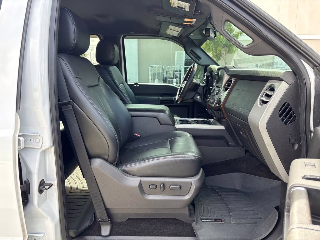 2015 Oxford White Ford Super Duty F-250 SRW Lariat 4X4 Truck