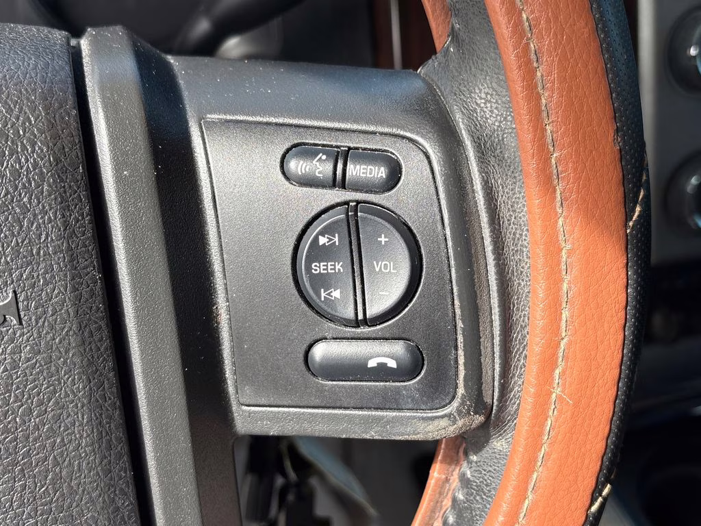 2015 Oxford White Ford Super Duty F-250 SRW Lariat 4X4 Truck