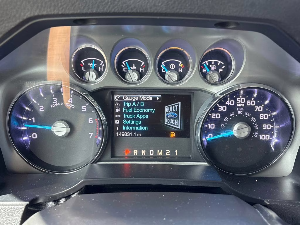 2015 Oxford White Ford Super Duty F-250 SRW Lariat 4X4 Truck