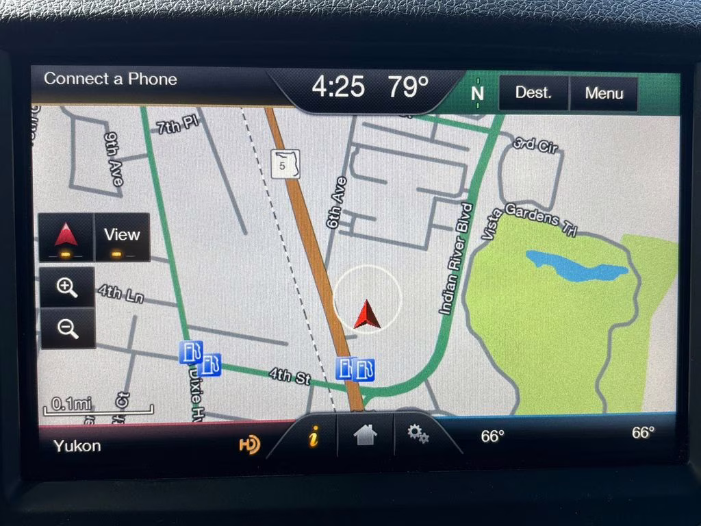 2015 Oxford White Ford Super Duty F-250 SRW Lariat 4X4 Truck