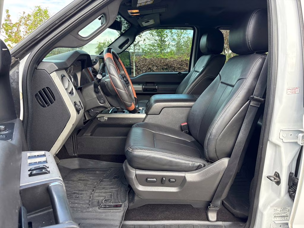 2015 Oxford White Ford Super Duty F-250 SRW Lariat 4X4 Truck