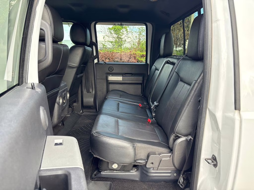 2015 Oxford White Ford Super Duty F-250 SRW Lariat 4X4 Truck