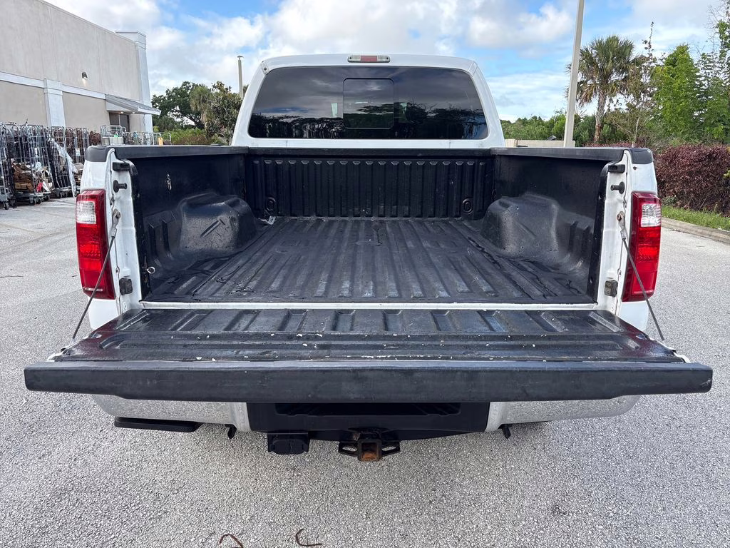 2015 Oxford White Ford Super Duty F-250 SRW Lariat 4X4 Truck