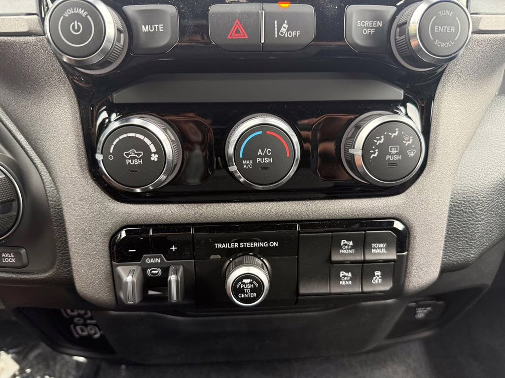 2026 Diamond Black Crystal Pearlcoat Ram 1500 Warlock 4X4 Truck