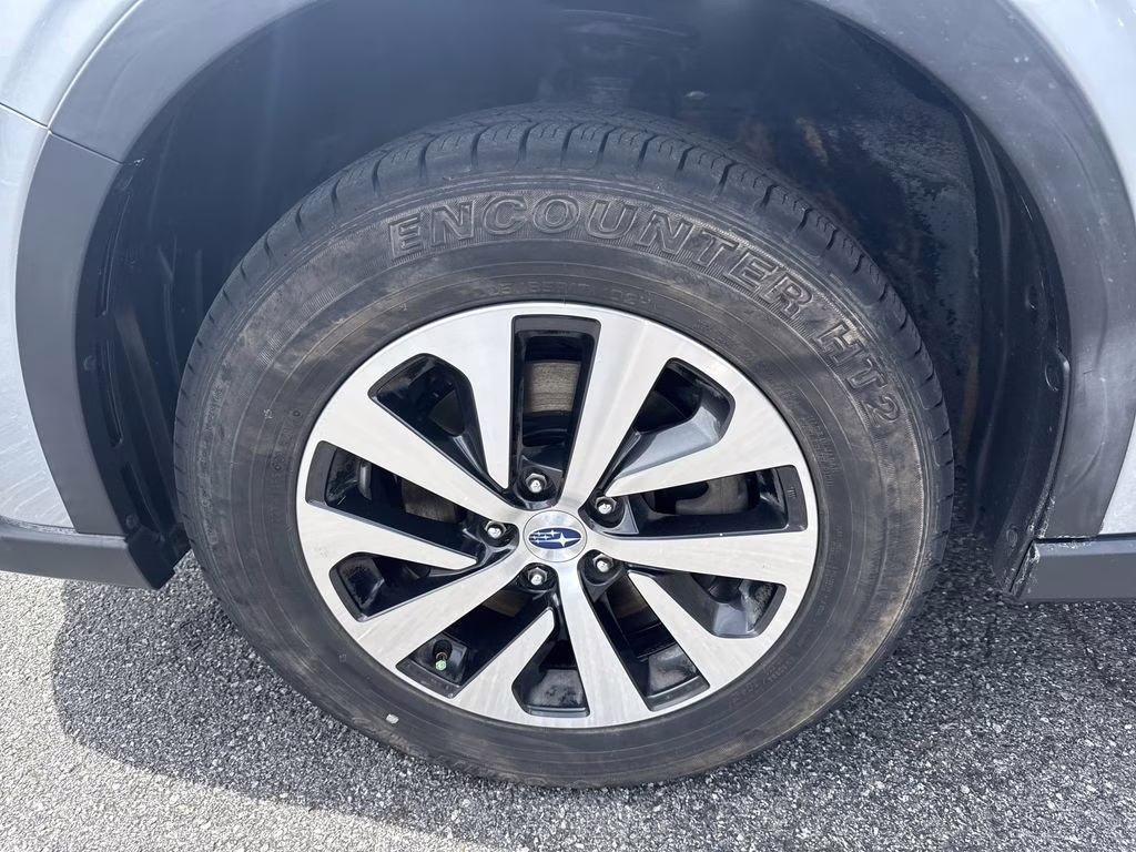 2020 Ice Silver Metallic Subaru Outback 2.5i AWD SUV