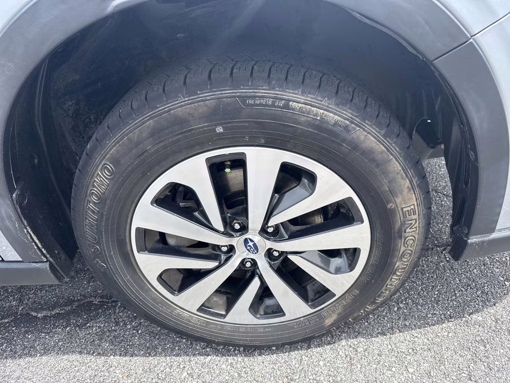 2020 Ice Silver Metallic Subaru Outback 2.5i AWD SUV