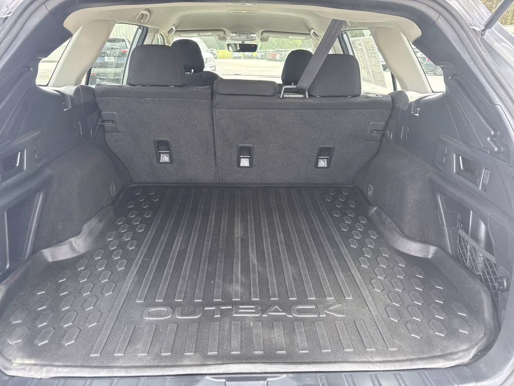 2020 Ice Silver Metallic Subaru Outback 2.5i AWD SUV