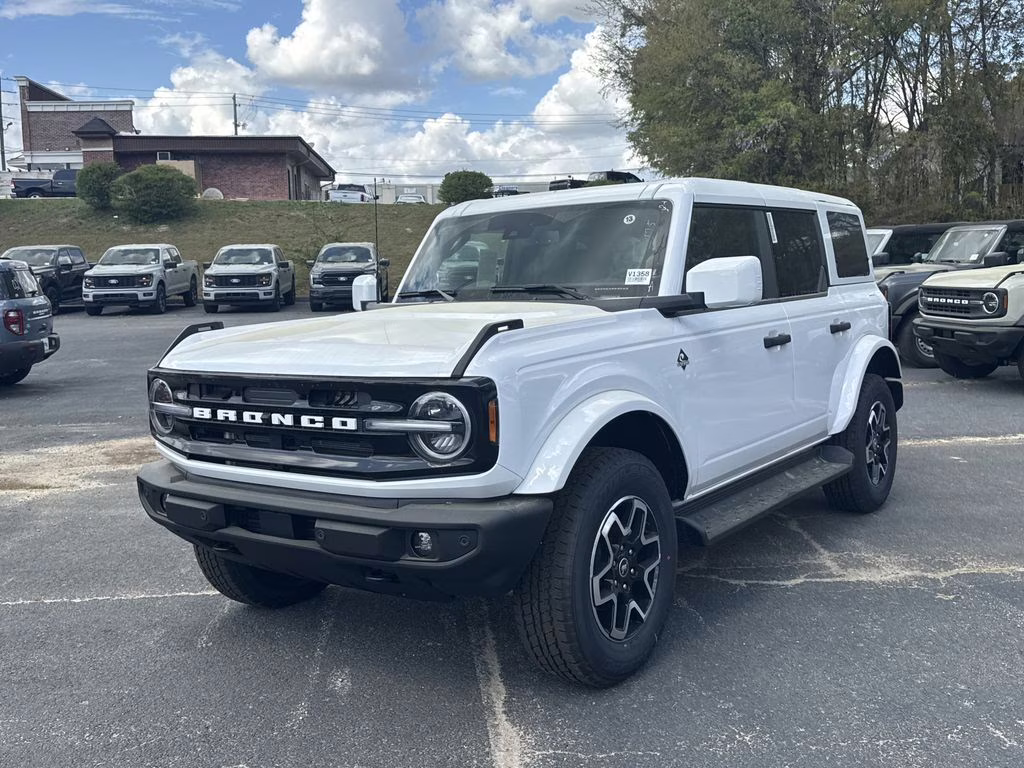 2026 Oxford White Ford Bronco Outer Banks 4X4 SUV