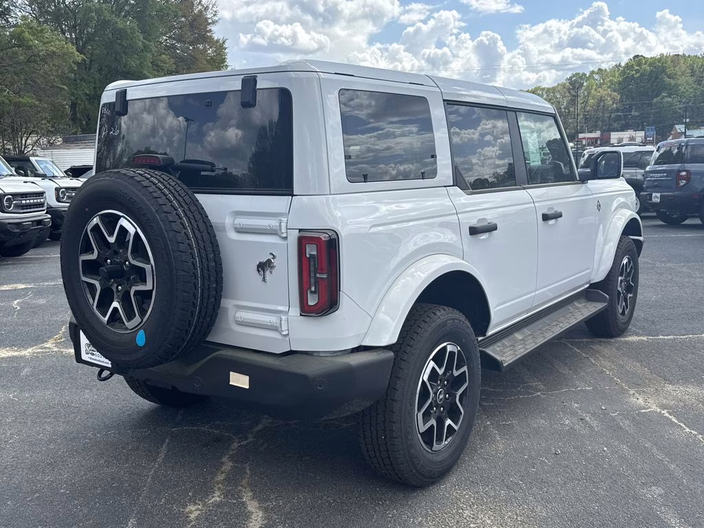 2026 Oxford White Ford Bronco Outer Banks 4X4 SUV