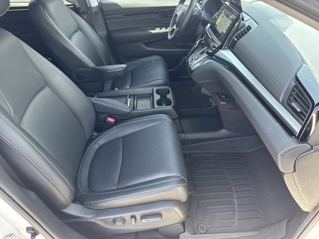 2024 Platinum White Pearl Honda Odyssey Touring FWD Van