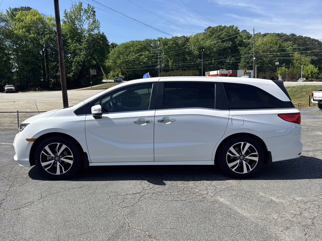 2024 Platinum White Pearl Honda Odyssey Touring FWD Van