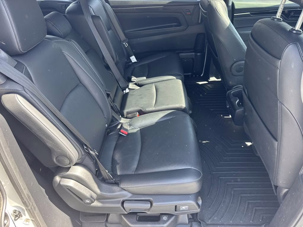 2024 Platinum White Pearl Honda Odyssey Touring FWD Van