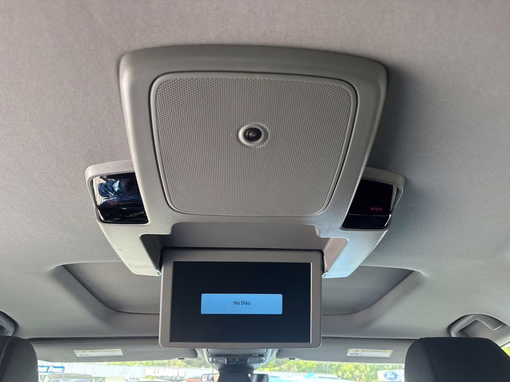 2024 Platinum White Pearl Honda Odyssey Touring FWD Van