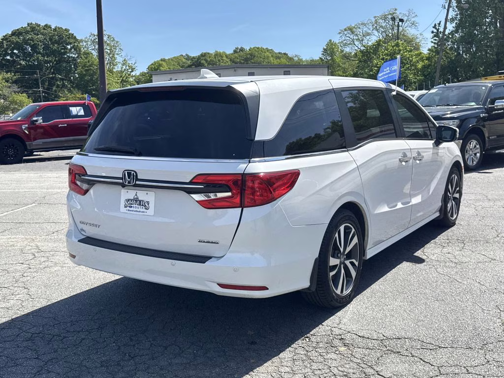 2024 Platinum White Pearl Honda Odyssey Touring FWD Van