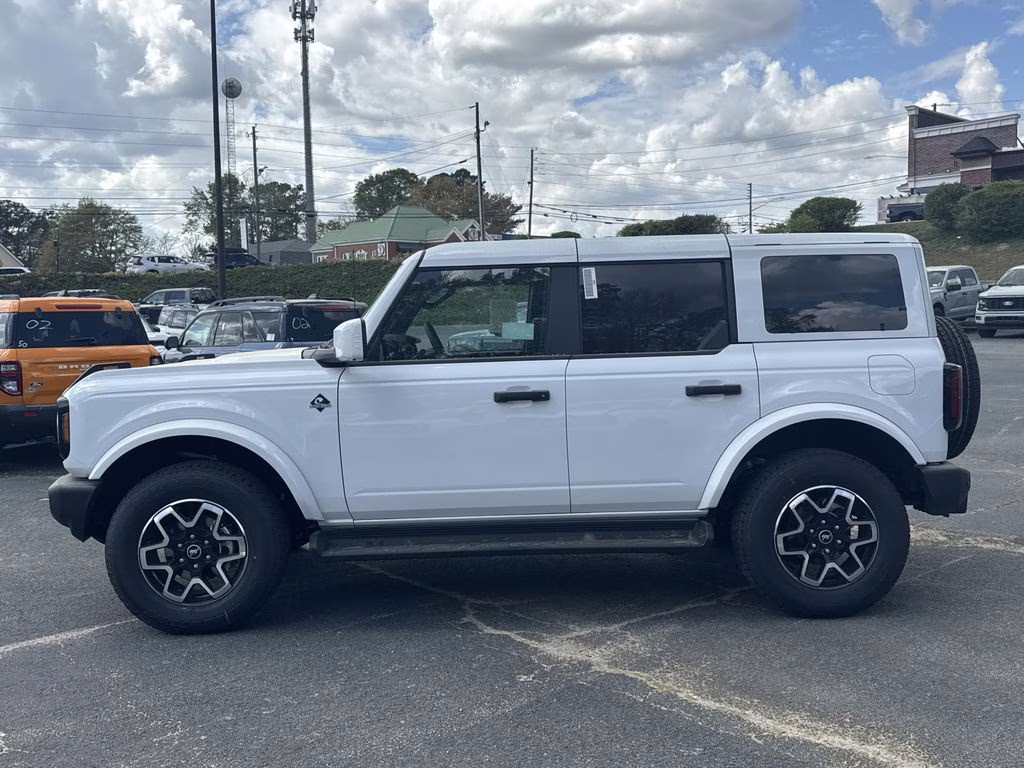 2026 Oxford White Ford Bronco Outer Banks 4X4 SUV