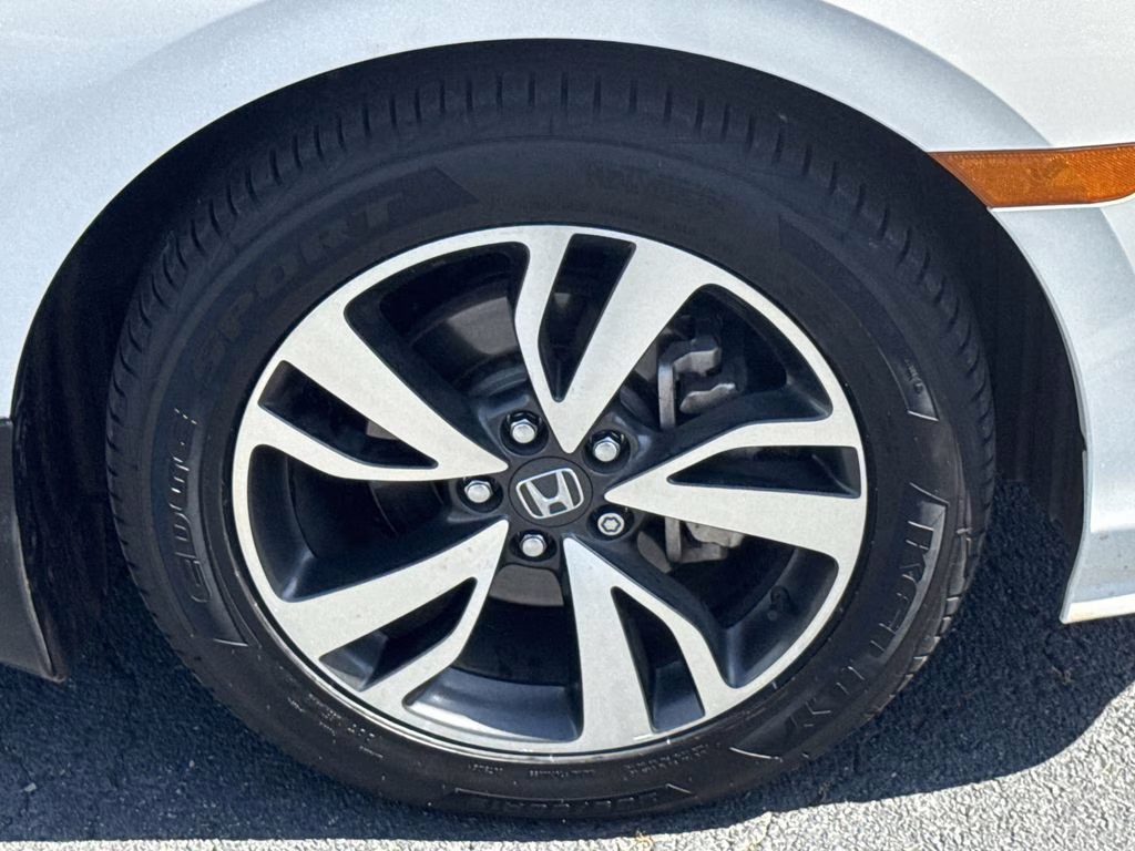 2024 Platinum White Pearl Honda Odyssey Touring FWD Van