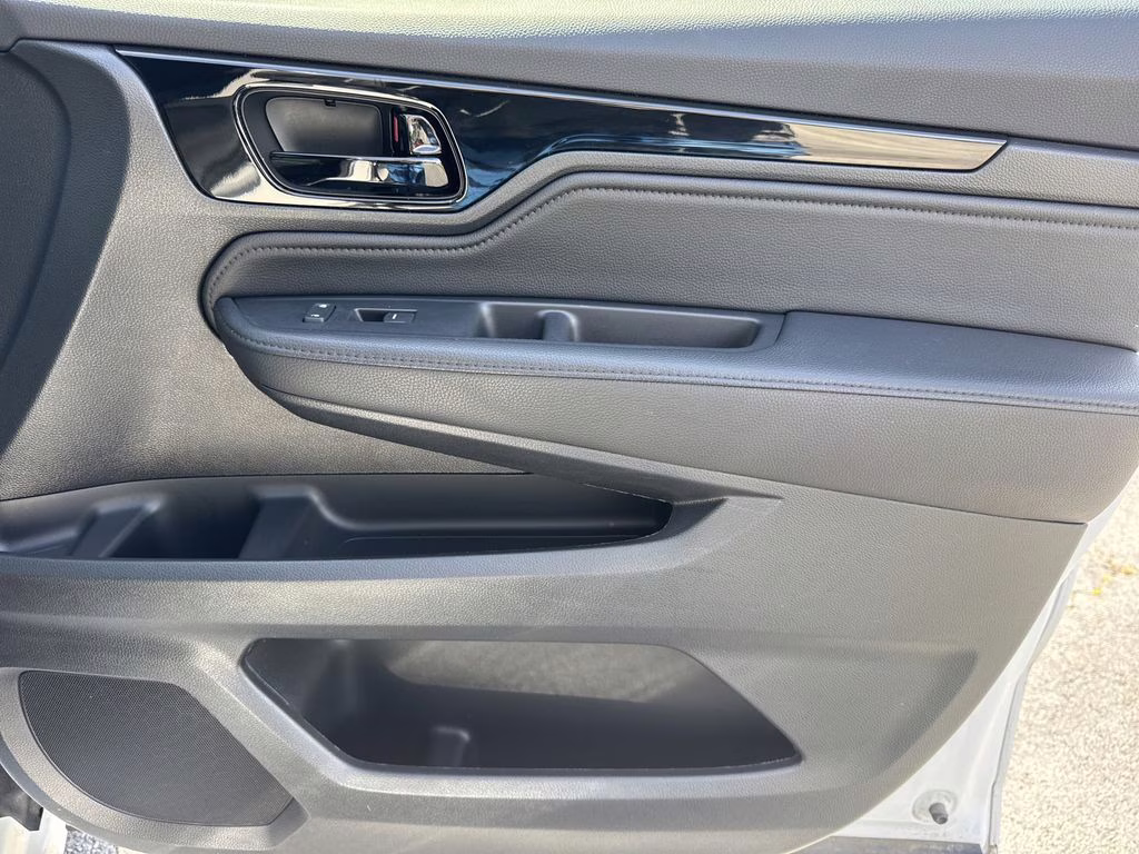 2024 Platinum White Pearl Honda Odyssey Touring FWD Van