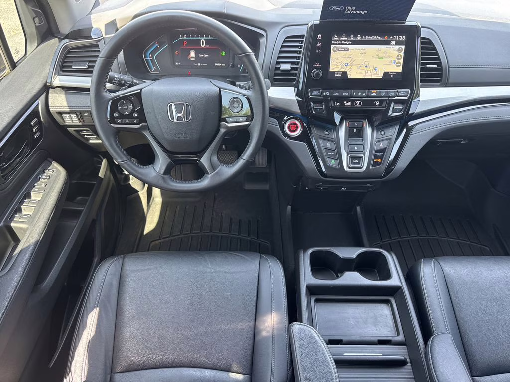 2024 Platinum White Pearl Honda Odyssey Touring FWD Van