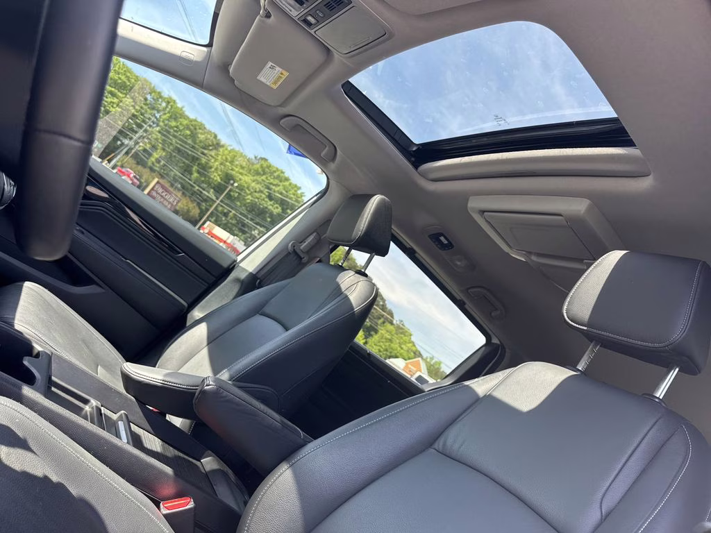 2024 Platinum White Pearl Honda Odyssey Touring FWD Van