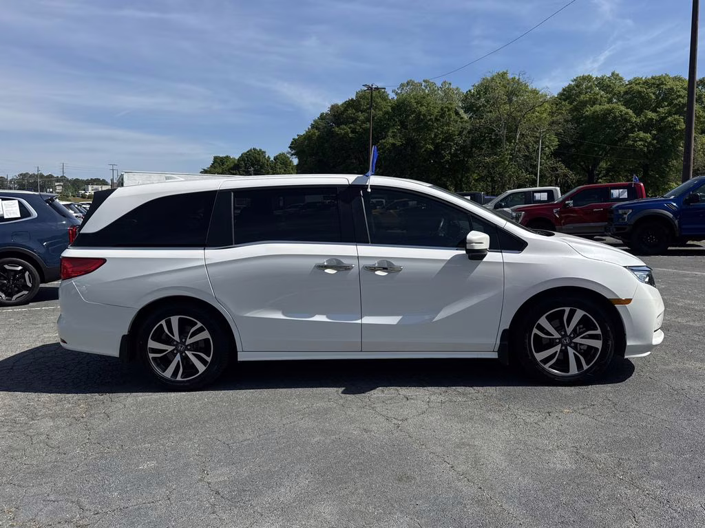 2024 Platinum White Pearl Honda Odyssey Touring FWD Van