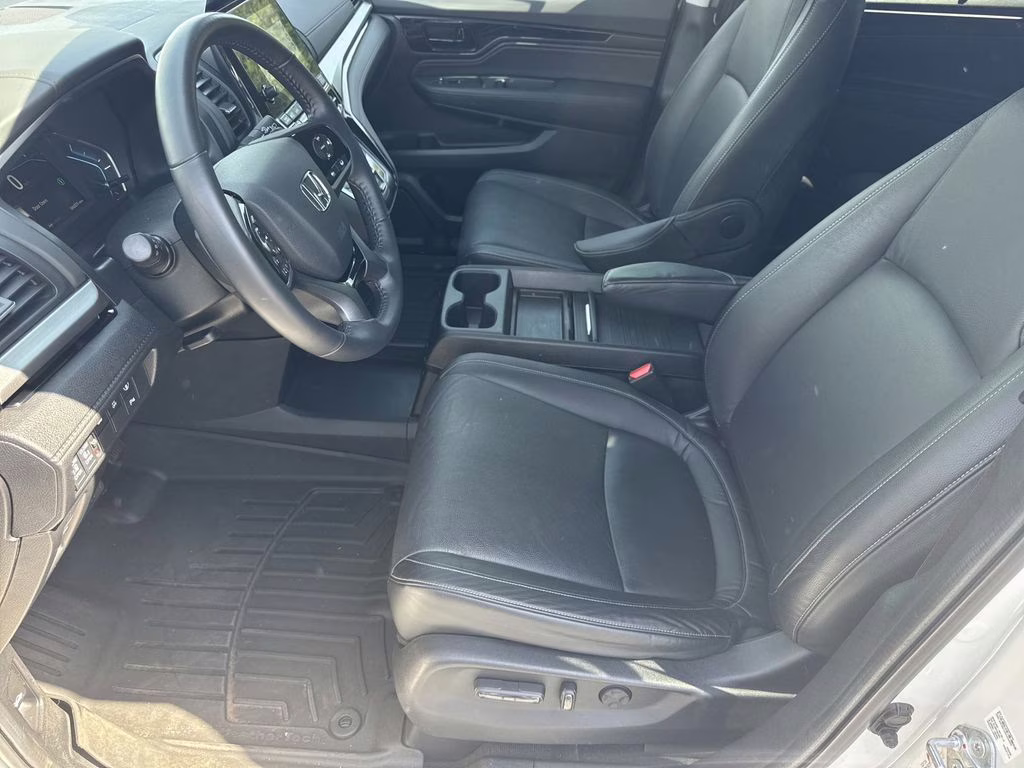 2024 Platinum White Pearl Honda Odyssey Touring FWD Van