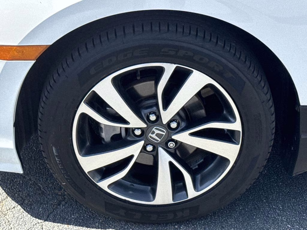 2024 Platinum White Pearl Honda Odyssey Touring FWD Van