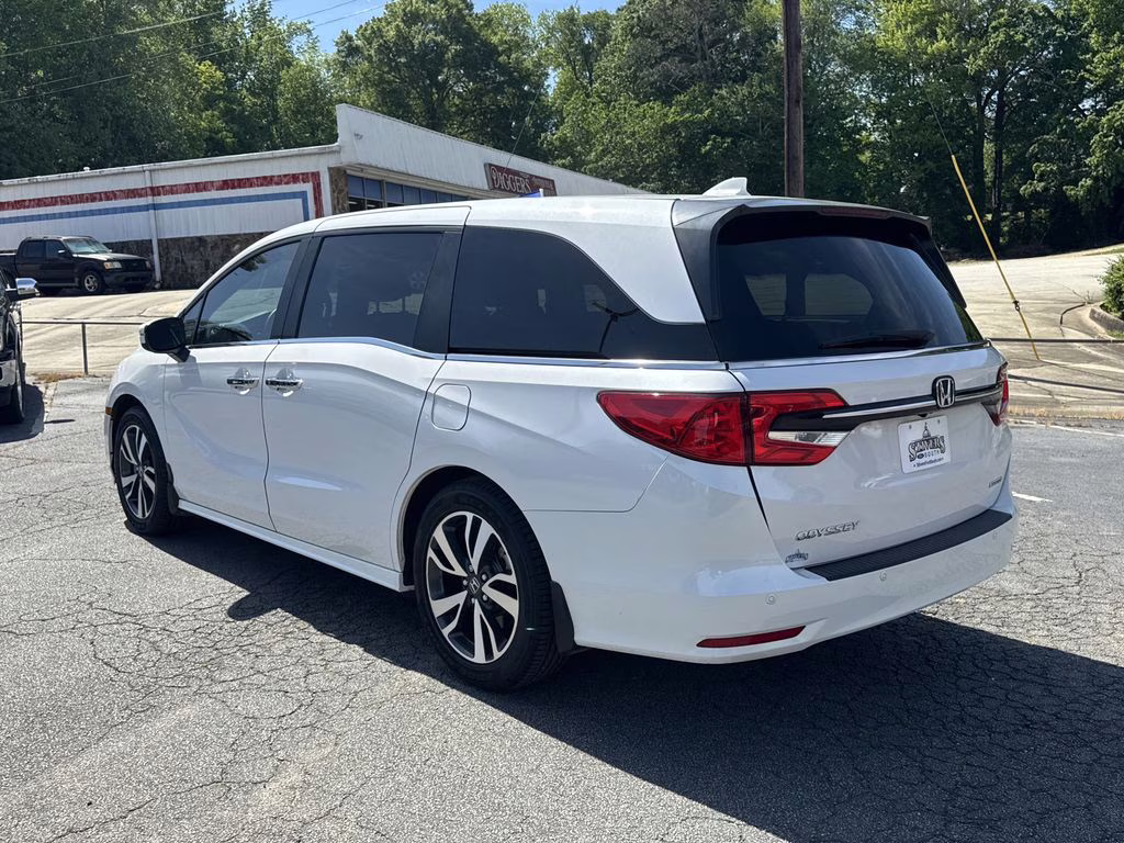 2024 Platinum White Pearl Honda Odyssey Touring FWD Van