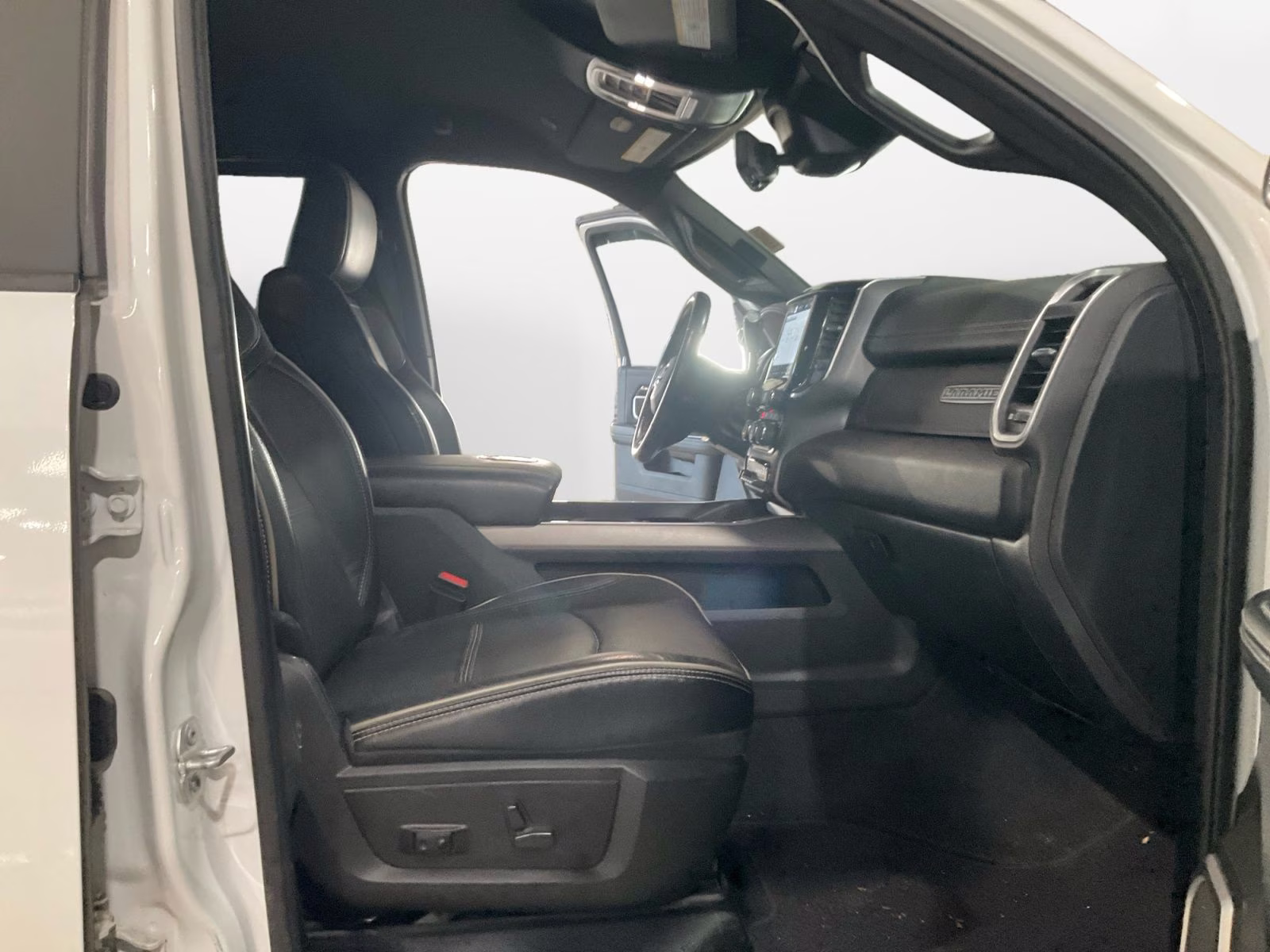2022 Bright White Clearcoat Ram 3500 Laramie 4X4 Truck